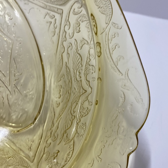 Oval Vegetable Serving Bowl, Yellow Depression Glass Madrid by Federal Glass - Picture 8 of 9